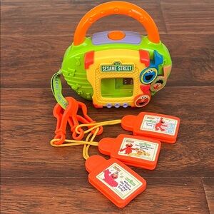 VINTAGE Hasbro Sesame Street Elmo's Song Musical Toy Kids Clip Music Player Toy